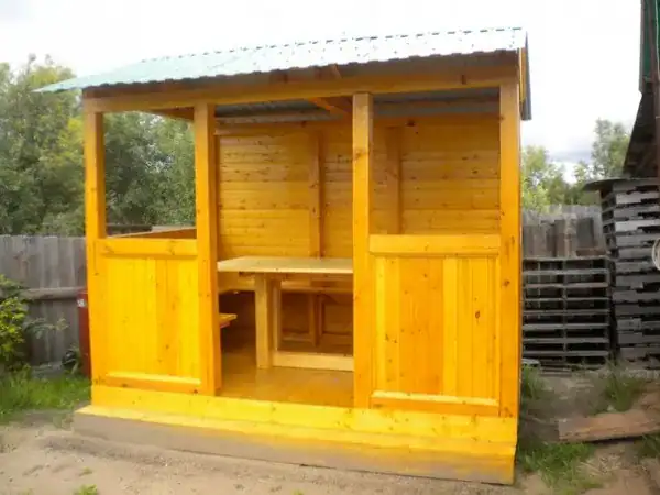 Построил беседку