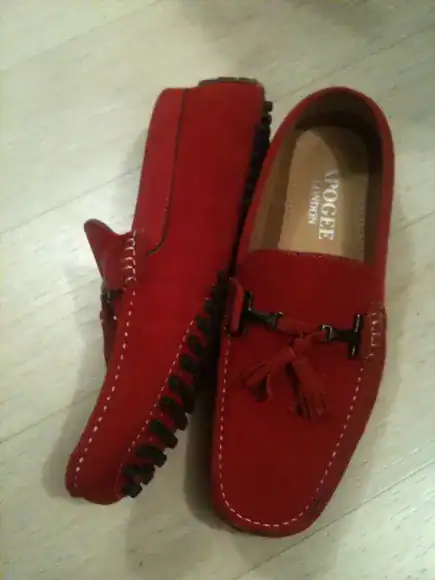 Красные мокасины